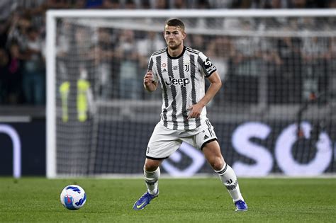Matthijs de Ligt: Bayern Munich sign Juventus .